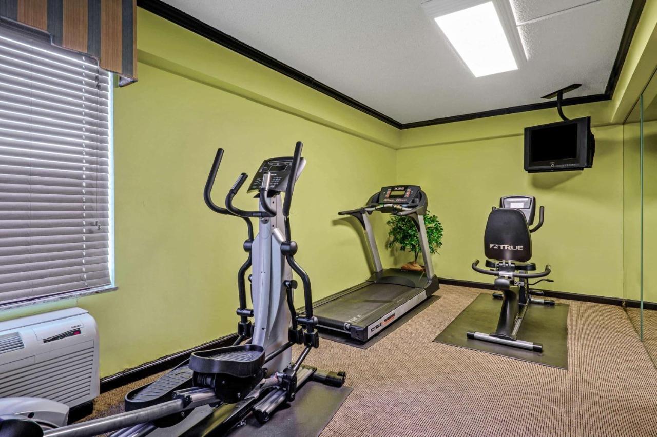 La Quinta Inn By Wyndham Columbia Se Fort Jackson Exterior foto